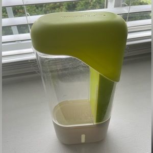 The Pampered Chef Green and White Oil Dispenser